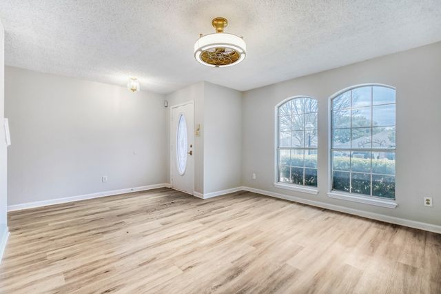 2112 Meadowview Drive, Corinth, TX 76210