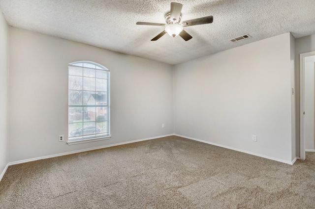 2112 Meadowview Drive, Corinth, TX 76210