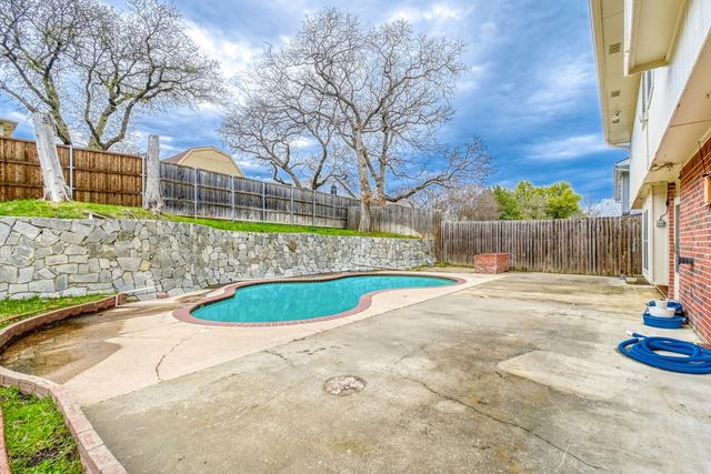 2112 Meadowview Drive, Corinth, TX 76210