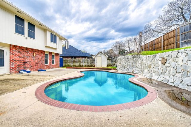 2112 Meadowview Drive, Corinth, TX 76210