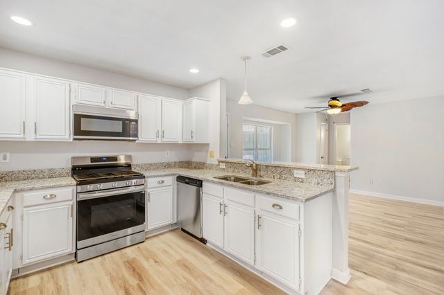 2112 Meadowview Drive, Corinth, TX 76210