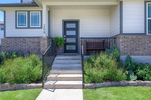 208 Garner DR, Kyle, TX 78640