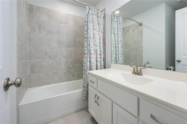 208 Garner DR, Kyle, TX 78640