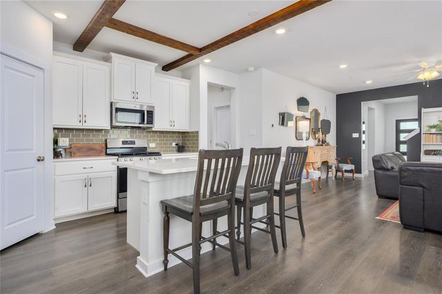 208 Garner DR, Kyle, TX 78640