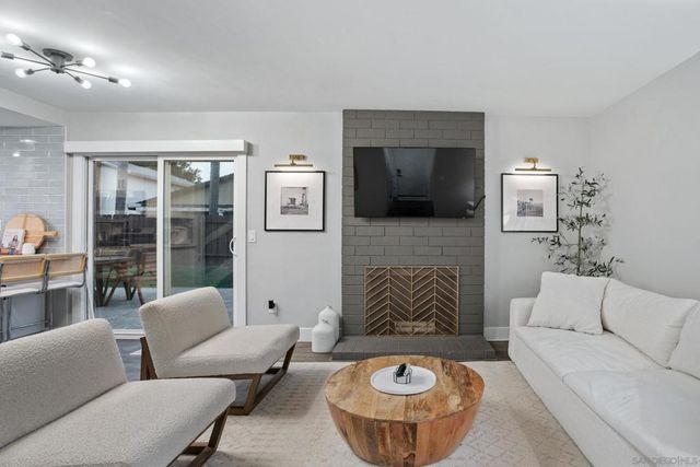 4588 Vinyard St, Oceanside, CA 92057