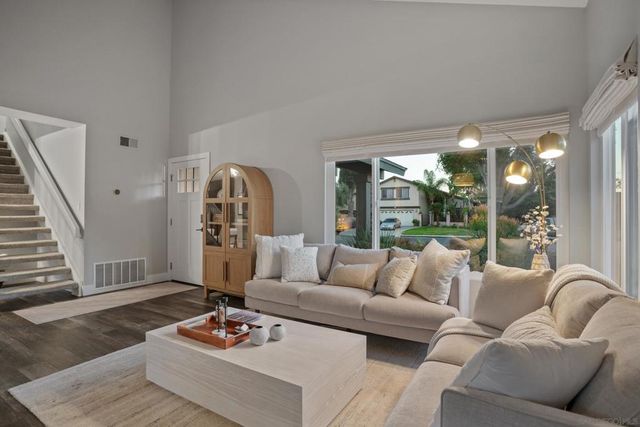 4588 Vinyard St, Oceanside, CA 92057