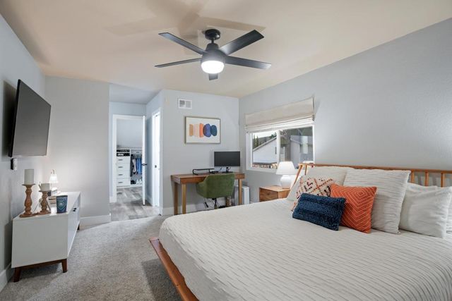 4588 Vinyard St, Oceanside, CA 92057