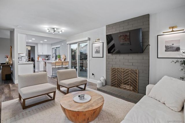 4588 Vinyard St, Oceanside, CA 92057