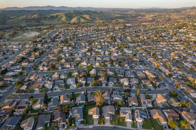 4588 Vinyard St, Oceanside, CA 92057