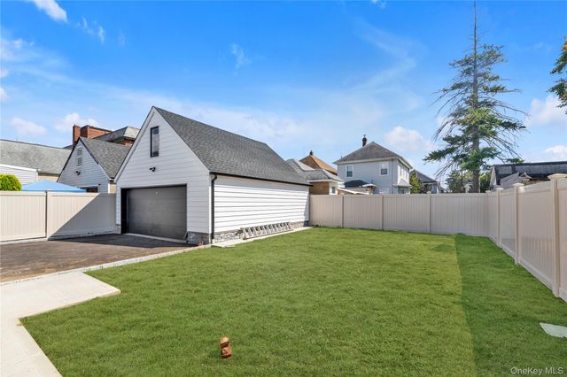 157 Lincoln Avenue 1, Mineola, NY 11501