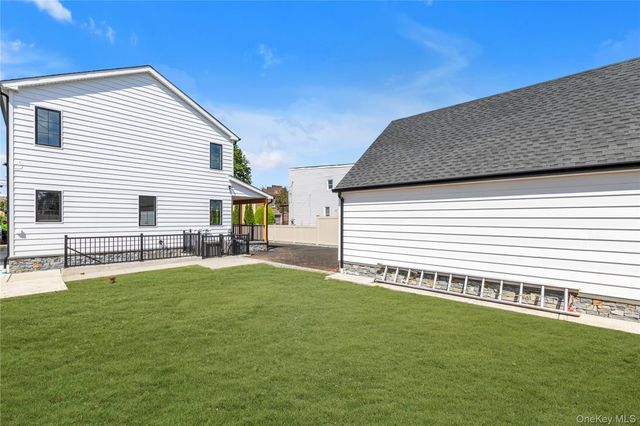 157 Lincoln Avenue 1, Mineola, NY 11501