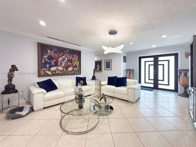 2711 SW 117th Ct, Miami, FL 33175