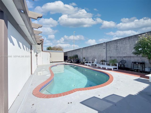 2711 SW 117th Ct, Miami, FL 33175