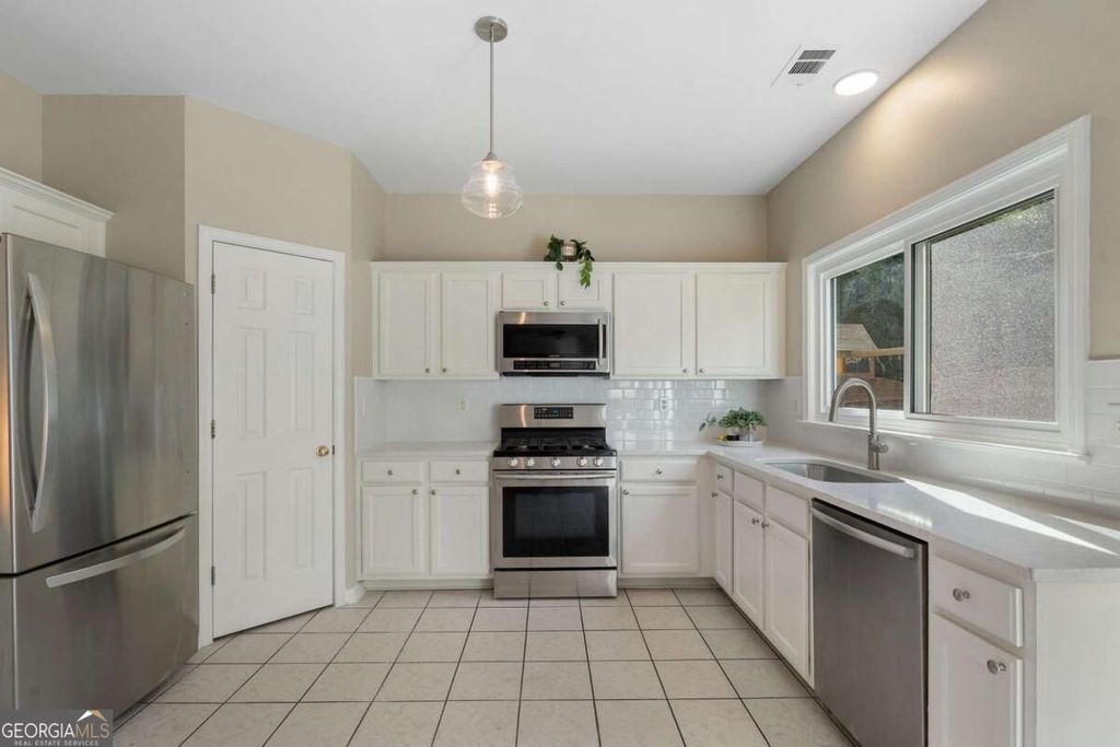 2420 Greyhurst Way SW, Smyrna, GA 30082 — photo 3