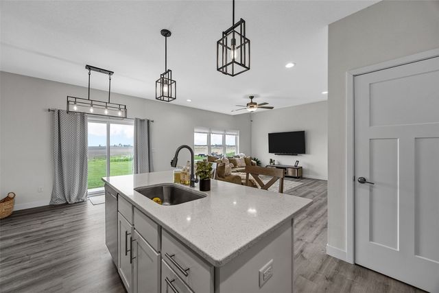 2411 Bluegrass St, Marion, IA 52302