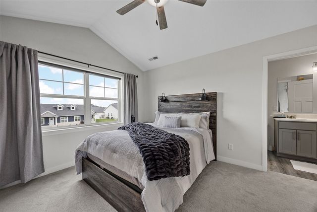 2411 Bluegrass St, Marion, IA 52302