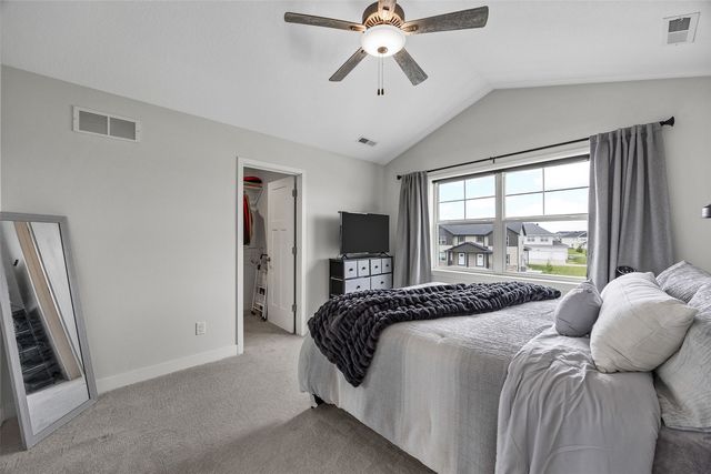 2411 Bluegrass St, Marion, IA 52302