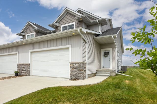 2411 Bluegrass St, Marion, IA 52302