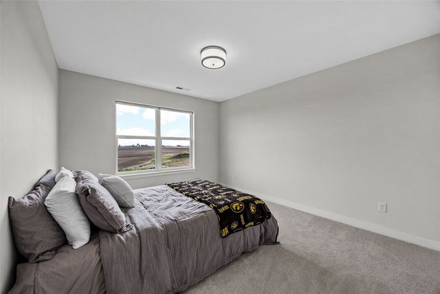 2411 Bluegrass St, Marion, IA 52302