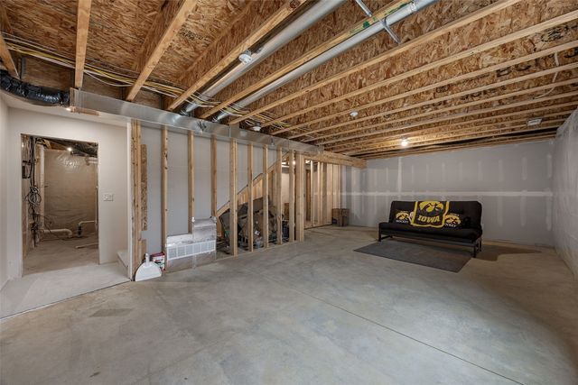 2411 Bluegrass St, Marion, IA 52302