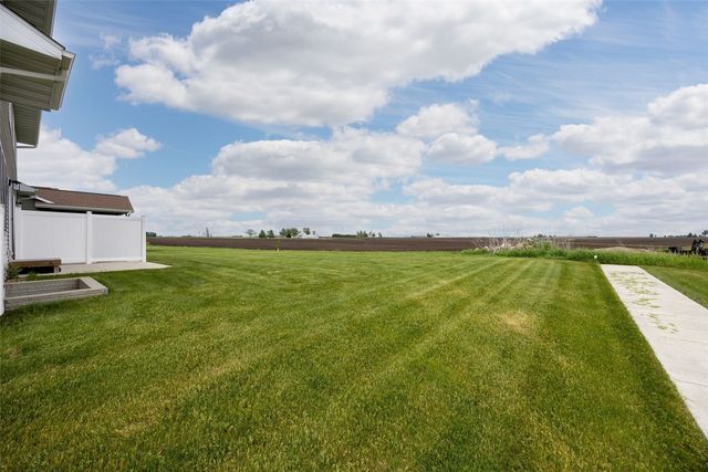 2411 Bluegrass St, Marion, IA 52302