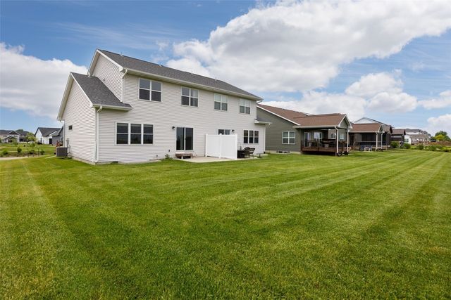 2411 Bluegrass St, Marion, IA 52302