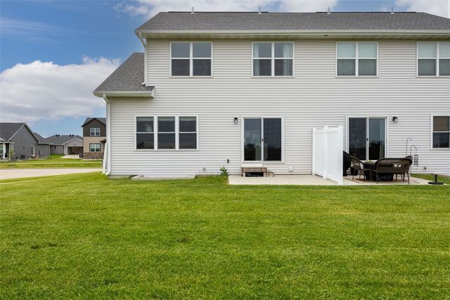 2411 Bluegrass St, Marion, IA 52302