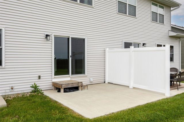 2411 Bluegrass St, Marion, IA 52302