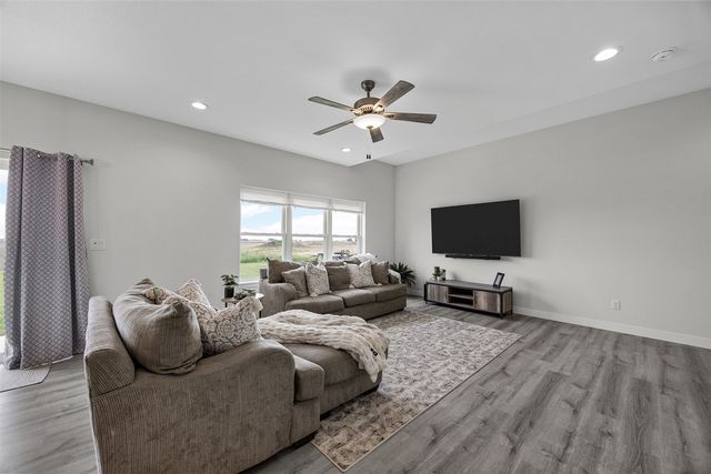 2411 Bluegrass St, Marion, IA 52302