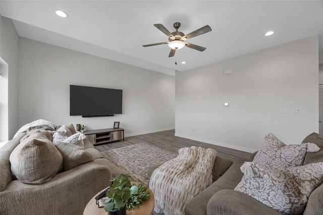 2411 Bluegrass St, Marion, IA 52302