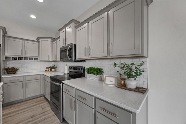 2411 Bluegrass St, Marion, IA 52302