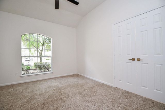 202 Knoll Forest Dr, Sugar Land, TX 77479