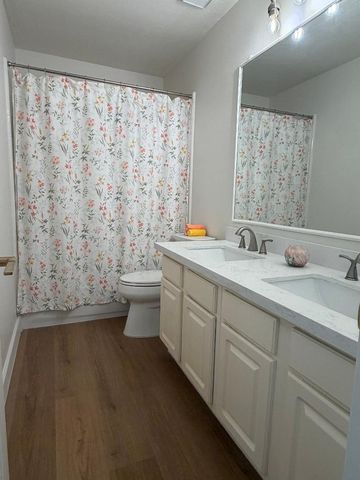 202 Knoll Forest Dr, Sugar Land, TX 77479