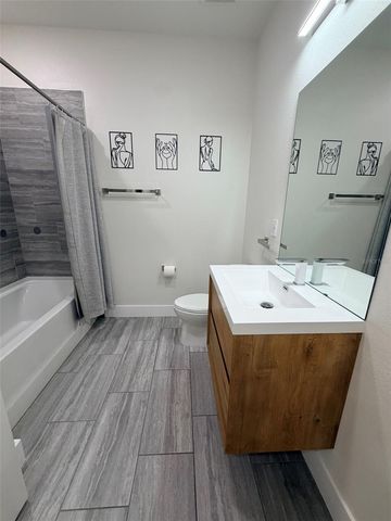 3467 74TH AVENUE CIRCLE E, Sarasota, FL 34243