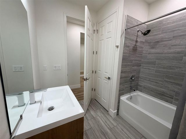 3467 74TH AVENUE CIRCLE E, Sarasota, FL 34243
