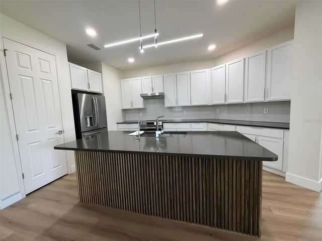 3467 74TH AVENUE CIRCLE E, Sarasota, FL 34243