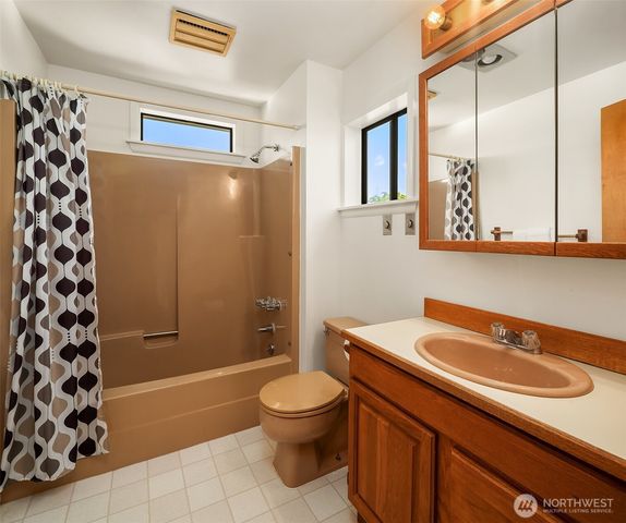 3802 NE 52nd Street, Seattle, WA 98105