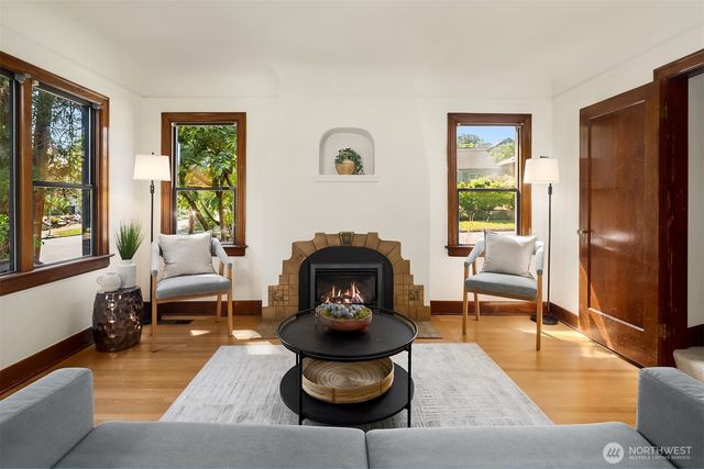 3802 NE 52nd Street, Seattle, WA 98105