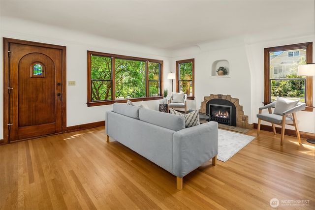3802 NE 52nd Street, Seattle, WA 98105