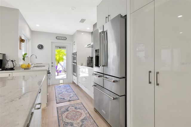 3694 GLEN OAKS MANOR DRIVE, Sarasota, FL 34232