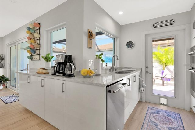 3694 GLEN OAKS MANOR DRIVE, Sarasota, FL 34232