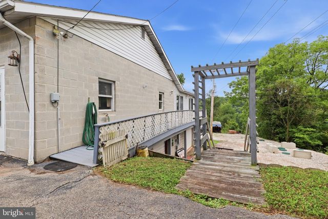 430 HYKES MILL RD, Manchester, PA 17345