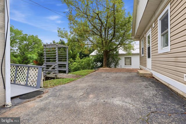 430 HYKES MILL RD, Manchester, PA 17345