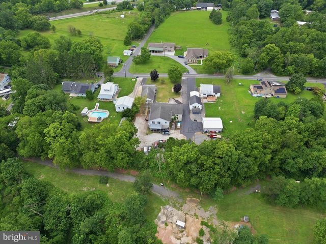430 HYKES MILL RD, Manchester, PA 17345
