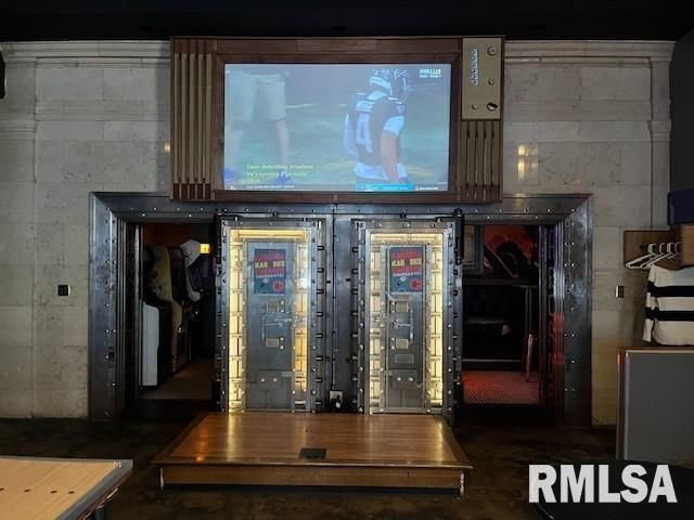 300 BRADY Street, Davenport, IA 52801