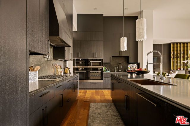 1723 Rising Glen Road, Los Angeles, CA 90069