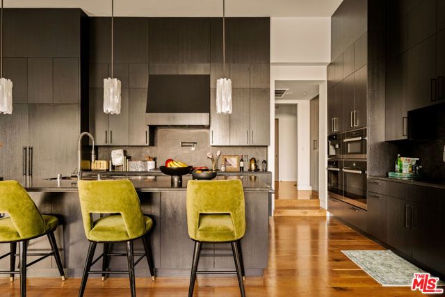 1723 Rising Glen Road, Los Angeles, CA 90069