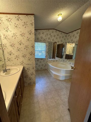128 Donna Court, Hudson Oaks, TX 76087
