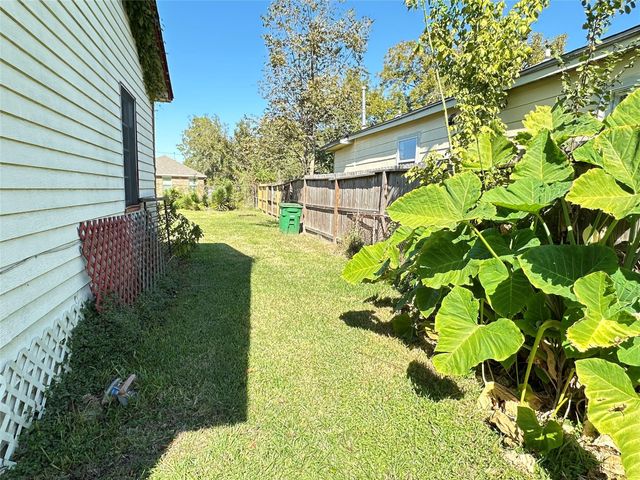 7429 W Knoll, Houston, TX 77028