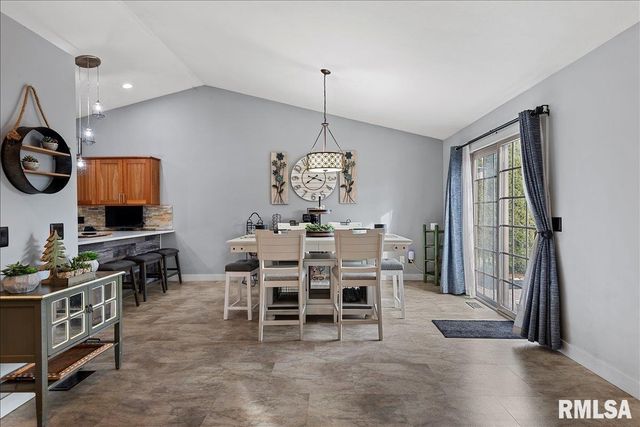 212 GLOUCESTER Court, Chatham, IL 62629